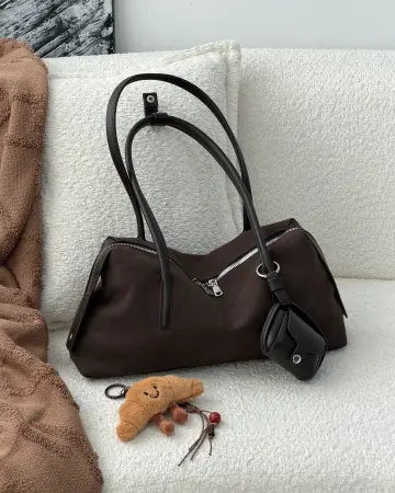 کیف دوشی جیر پارنیز، رنگ قهوه ای سوخته — تصویر ۴ محصول